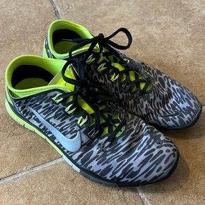Womens Nike Free TR Connect 2 running shoes black grey zebra green size 8.5
